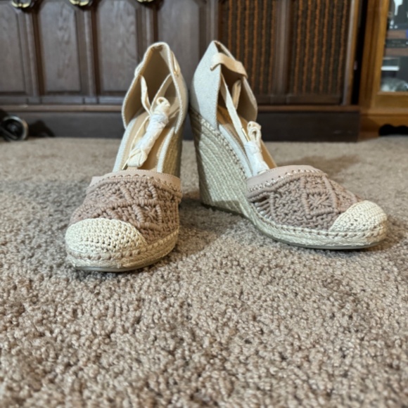 Amazing Wedges - Picture 2 of 5